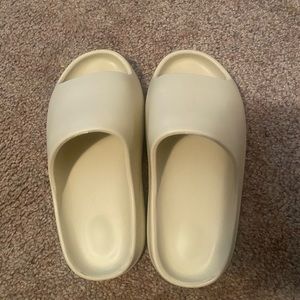 YEEZY like slides